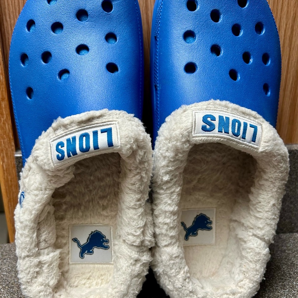 Detroit Lions CROCS Classic Sherpa Lined  M 10 W 12 Honolulu Blue Slip On - Picture 4 of 6